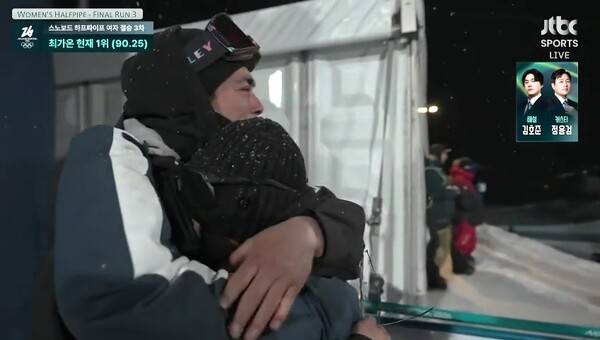 '1,2차 실격 후 3차 1위등극' 최가온도 울고 코치도 울었다