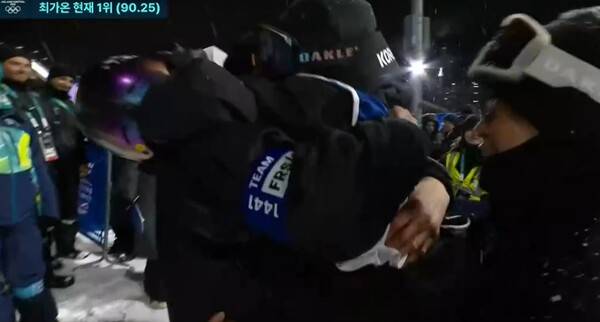 '역전 금메달' 최가온의 눈물... 17세 소녀, '스노보드 여왕'이 되다[최가온 금메달]