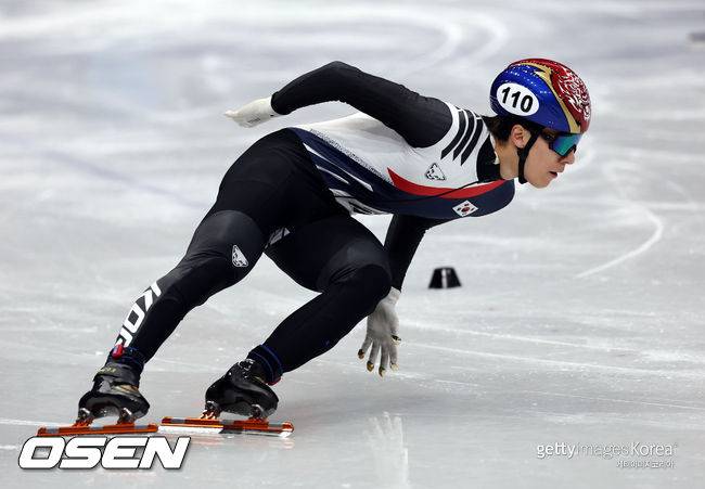 '반칙왕' 황대헌, 쇼트트랙 1000m 준결승서 '또' 실격...임종언은 빙상 첫 메달 [2026동계올림픽]