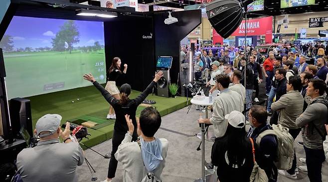 “스크린이 열리자 탄성 터졌다”… 美 홀린 한국의 ‘도심형 골프’ 혁명