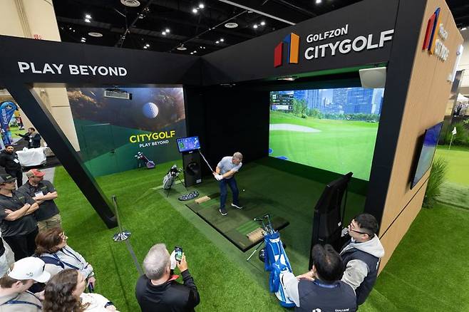 “스크린이 열리자 탄성 터졌다”… 美 홀린 한국의 ‘도심형 골프’ 혁명