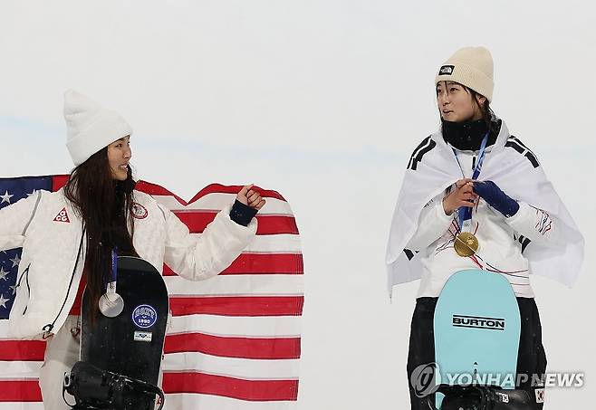 '깜짝 은퇴?' 클로이 김, 8년 지켜본 '제자' 최가온 축하…