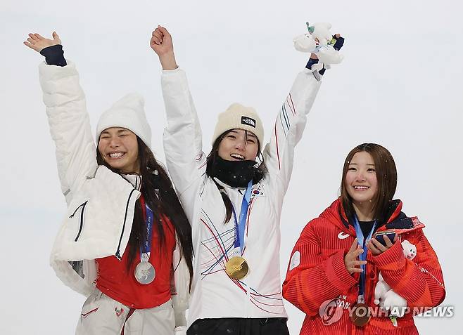 '깜짝 은퇴?' 클로이 김, 8년 지켜본 '제자' 최가온 축하…