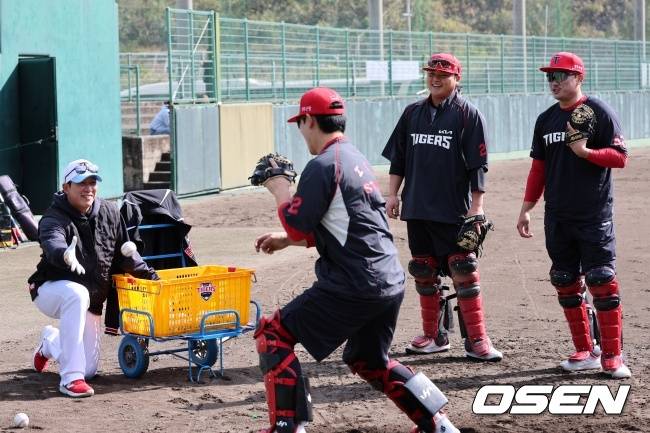 '총알송구' 1차 이적포수 각성 효과인가...KIA 캠프 뜨거운 '제2의 마스크' 경쟁, 주전 김태군도 긴장한다
