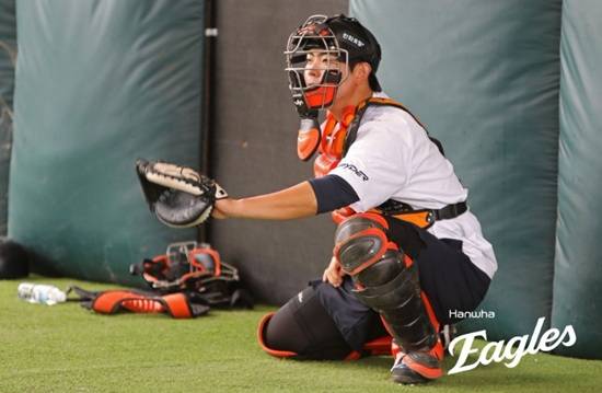 한화 '56억 포수' 후계자 찾을까? '4연타석 홈런' 진가 나온다…