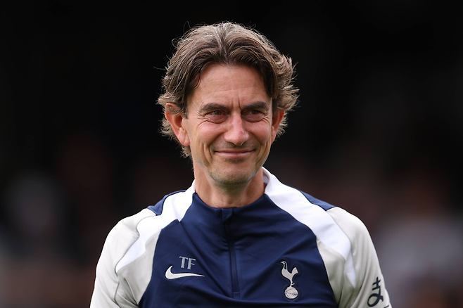 ‘英 단독’ 프랭크 감독 ‘토트넘(16위)→12위 구단’ 지휘봉 잡고 당당히 ‘PL 복귀’ 명예 회복 노린다 “C·팰리스 새 감독 후보”