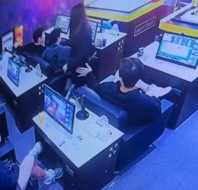 ‘어이 없네’ 5성 호텔 셰프 특식 차려줬는데…롯데 4인방, 불법 도박 논란→성추행 의혹은 벗었지만, KBO 징계 불가피