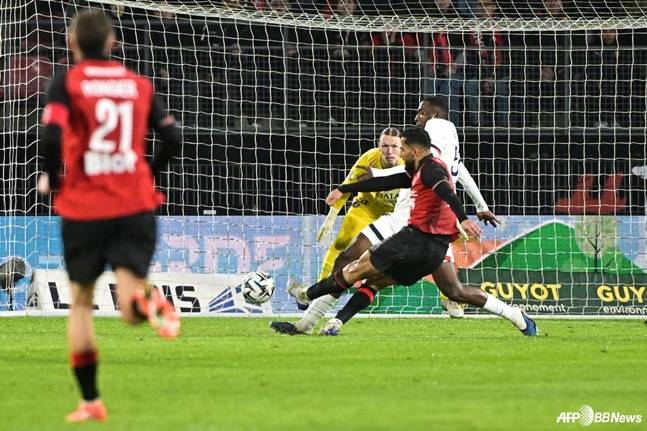 '韓 아시안컵 완패' 악몽 주역, 이강인의 PSG까지 무너뜨렸다... '리그 우승 실패 위기' 비상