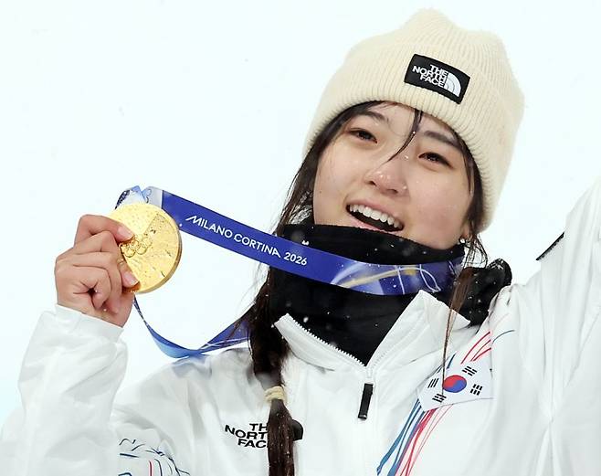 '설상 첫 金' 17살 최가온, 포상금 얼마받나 봤더니...3억6300만원에 매달 연금 100만원