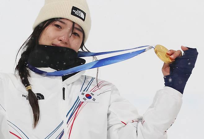 [단독] “걷지도 못하면서 올림픽이니 해보겠다고”…최가온이 DNS를 금메달로 바꾼 순간, 한국인 TD의 생생한 증언