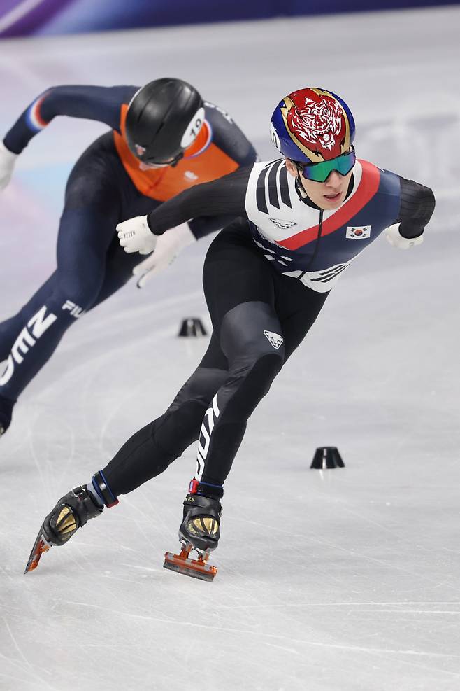 '황대헌 또 실격' 中 해설위원