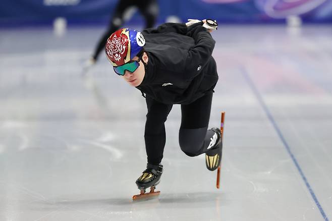 '황대헌 또 실격' 中 해설위원