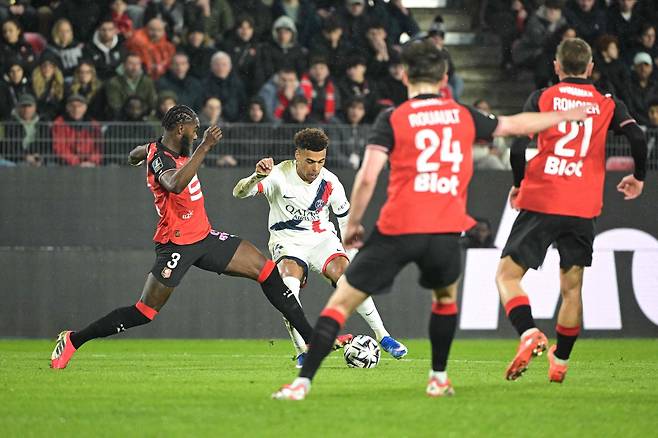 ‘초비상’ 이강인 ‘30분 활약+패스 성공률 94%’ 활약에도 PSG, 렌에 1-3 완패···1위 자리 위태롭다[리그1·리뷰]