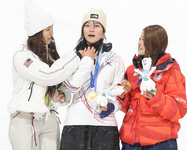 한국인 최가온 (금)-한국계 미국인 클로이 김(은)-한국어 잘하는 일본인(동)이 올랐던 시상대