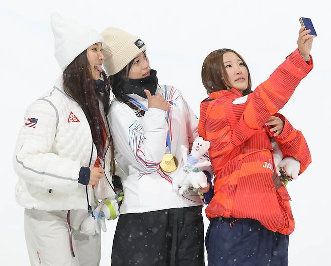 한국인 최가온 (금)-한국계 미국인 클로이 김(은)-한국어 잘하는 일본인(동)이 올랐던 시상대