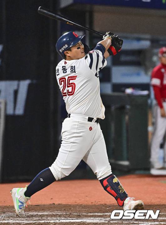 '불법 도박 파문' 롯데 평가전, 한동희 3안타 3타점 제대로 터졌다...쿄야마 2이닝 3K 무실점 [롯데 캠프]