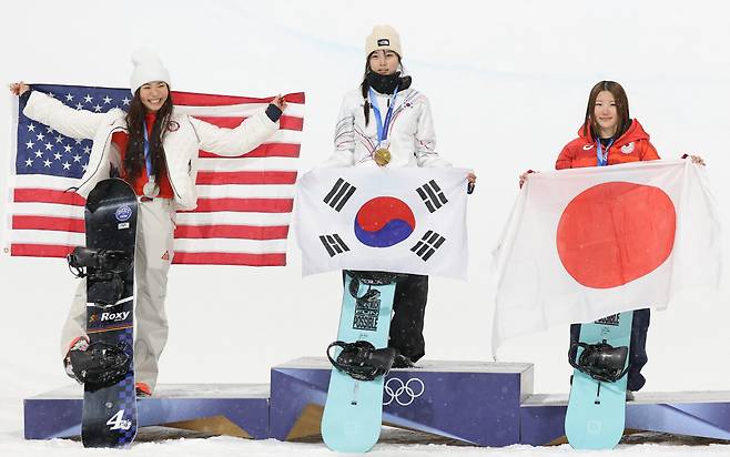 '막내' 최가온, '맏언니' 클로이 김, 한국어 하는 '둘째' 명문대생 오노…'韓美日' 국경 초월 '올림픽 세자매', 지구촌 화제 폭발