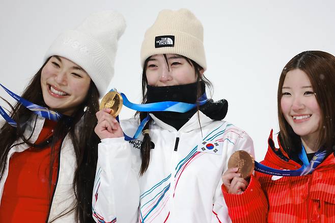 '막내' 최가온, '맏언니' 클로이 김, 한국어 하는 '둘째' 명문대생 오노…'韓美日' 국경 초월 '올림픽 세자매', 지구촌 화제 폭발