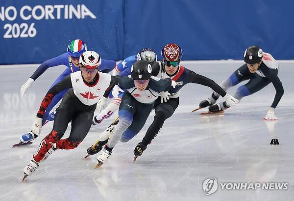 4바퀴 남기고 최하위… 왜 뒤에서 나와야하나, 황대헌도 탈락할 뻔했다