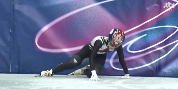 '또 충돌' 김길리, 이번엔 네덜란드 선수에 밀려 넘어져… 몸상태 괜찮나