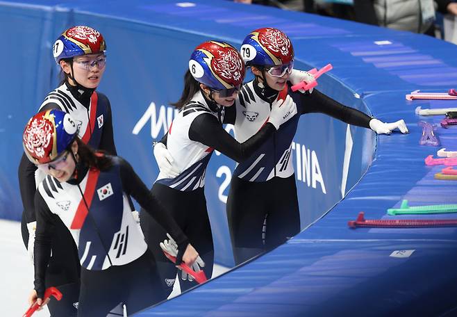 “밀어 심석희, 날아오른 최민정”…환상의 ‘원팀’, 女 3000m 계주 결승을 열다[2026 밀라노]