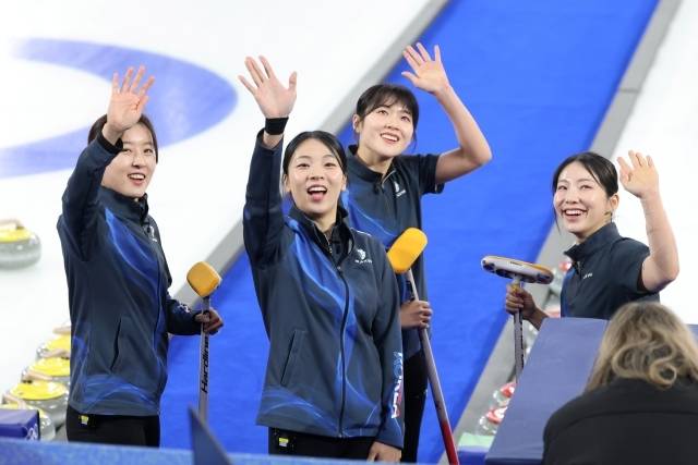 ‘대혈전’ 디펜딩 챔피언 잡은 대한민국 女 컬링, 덴마크와 접전 끝 3-6 패배…다음은 운명의 한일전 [2026 밀라노]