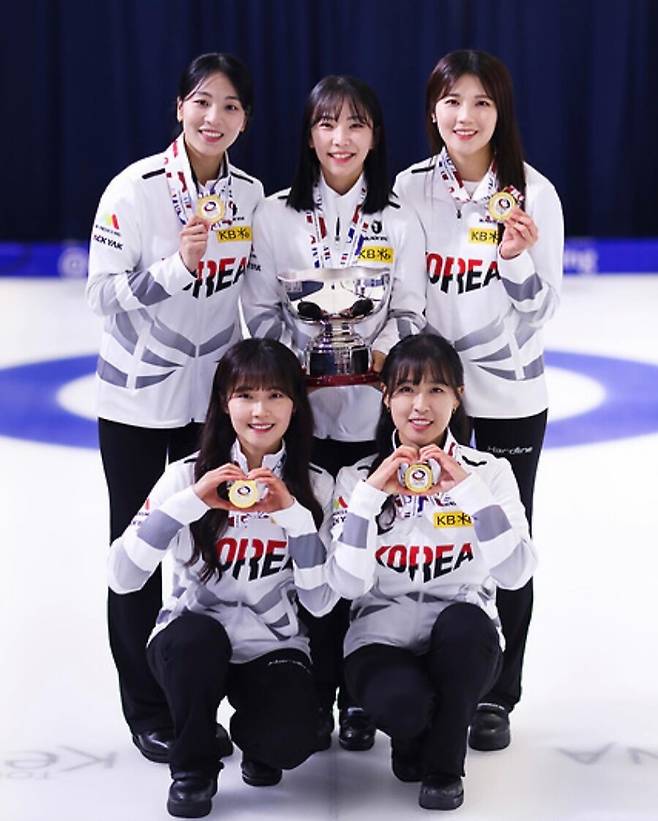 “한국도 흔들린다” 日 희망회로 가동…'5승 4패' 원하는 여자 컬링 한일전 사활→