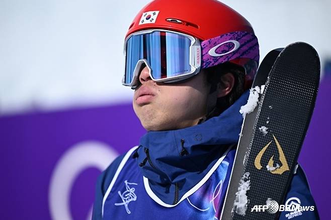 끝내 고개 숙인 정대윤, 세계 최강 넘으려다 '코스 이탈' 실수... 8강서 도전 마침표 [밀라노 올림픽]