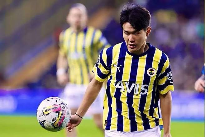 “허리 숙여 인사했다” 22세 조진호의 품격…튀르키예 96세 참전용사 울린 ‘형제의 나라’ 미드필더→