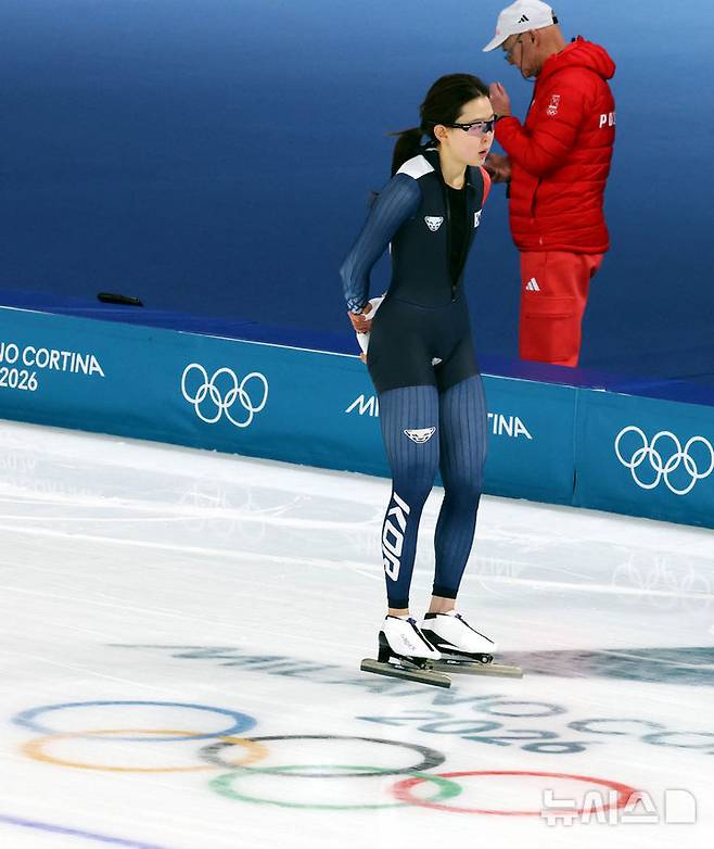 아 김민선, 여자 500m '38초01'... 개인 최고 기록에 1초나 느렸다 '메달 무산' [밀라노 현장]