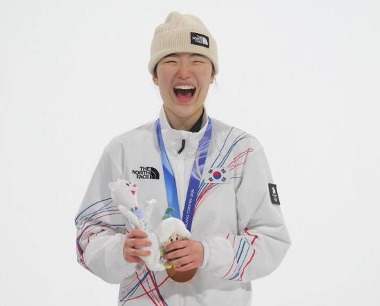 '동메달' 유승은, 또 韓 최초 신화 쓰나? 설상 멀티 메달 1호 도전…슬로프스타일 예선 3위→결승행 확정 [밀라노 현장]