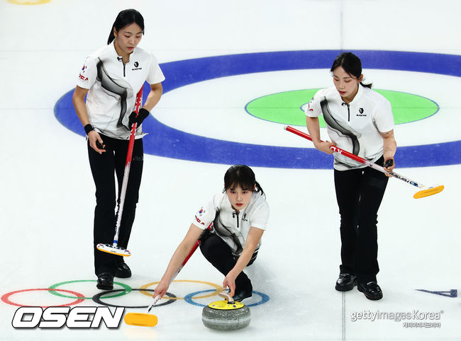 실력에 놀라고 미모에 더 반했나....숙적 日꺾은 韓컬링 대표에 日언론