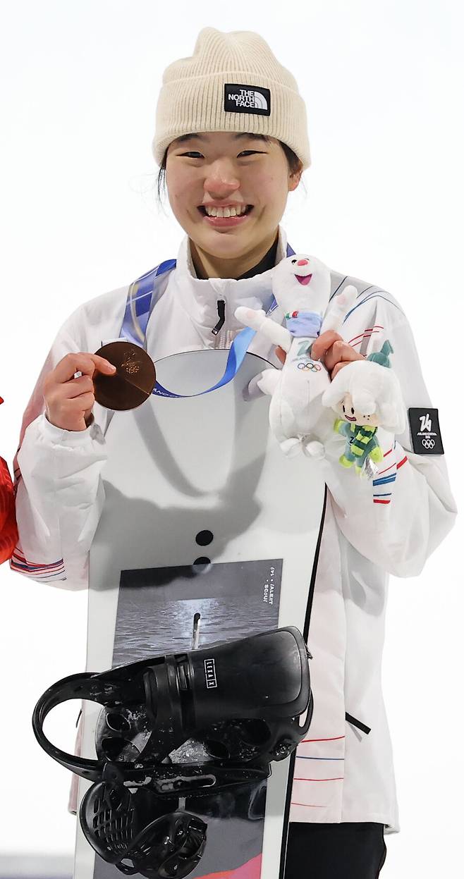 최가온 이어 韓 여고생 또 새 역사 쓴다...스노보드 유승은, 올림픽 멀티 메달리스트 될까, 슬로프스타일 예선 3위 통과