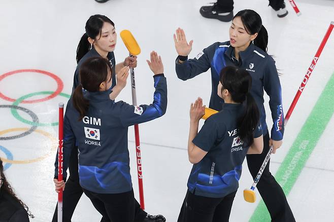 “JTBC는 일본 방송국인가?” ‘한일전’에 일장기 대문짝 노출 대형사고, 시청자 더는 안 참았다
