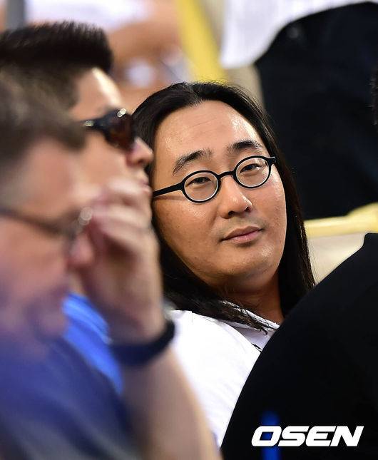 ‘이거 실화냐’ 50세 허민, 한화 거포 유망주 삼진 잡다…레전드 김태균도 감탄 “야구 열정 대단하다”