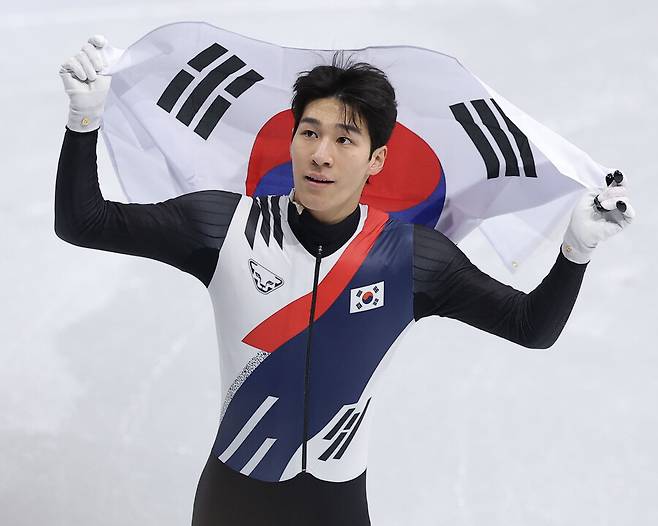 '팀킬 논란, 반칙왕' 황대헌 향한 한국 팬들 비판→중국은 대찬사