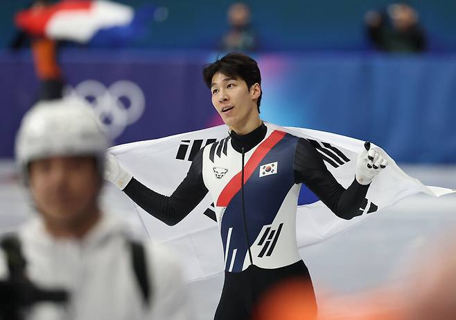 '팀킬 논란, 반칙왕' 황대헌 향한 한국 팬들 비판→중국은 대찬사