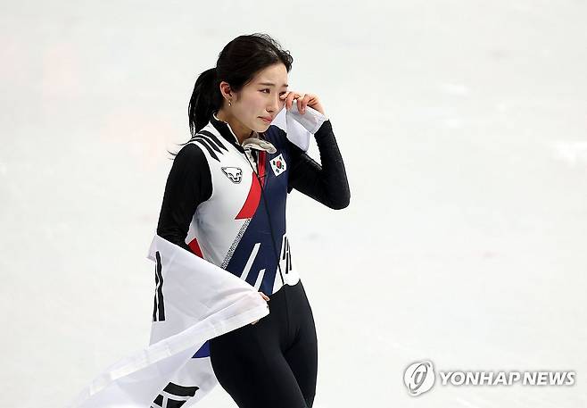 [올림픽] 최민정-심석희 사이의 꼬마 소녀 김길리, 메달리스트로 우뚝