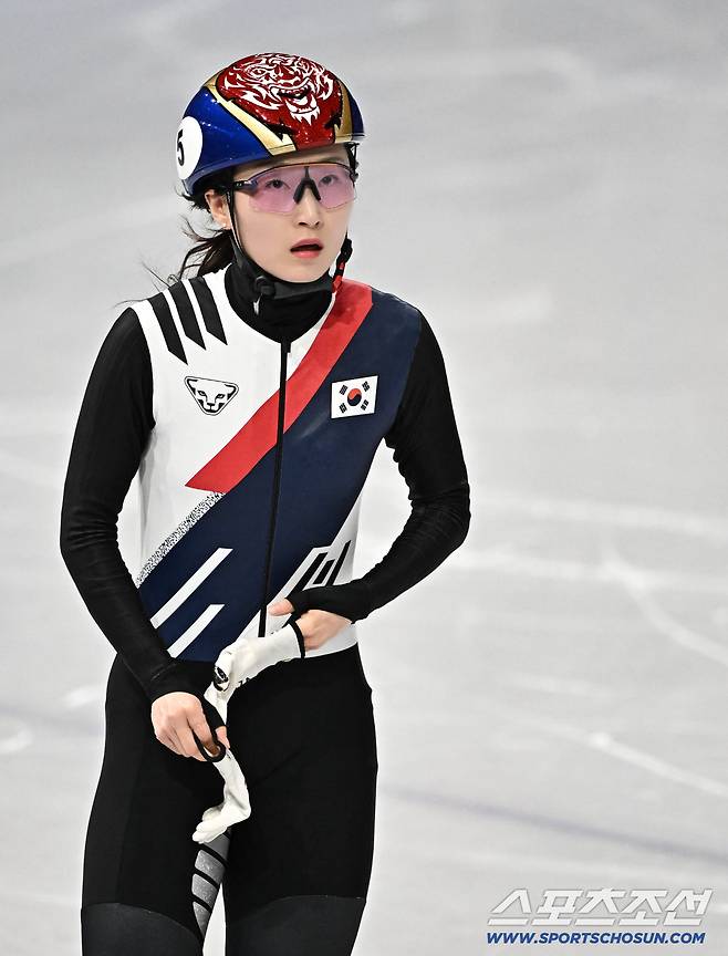 '본인은 탈락했은데 이렇게 밝게 웃다니...' 밀라노 도착 후 가장 밝은 미소로 김길리 위로한 최민정[밀라노LIVE]