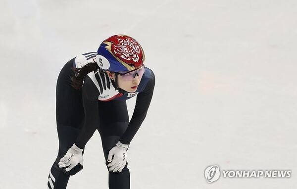 '결승에 최민정 있었다면 金이었을까'... '1위하던' 김길리 다시 밀린 통한의 순간