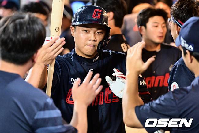 도박 스캔들의 파장, 테스트 없이 교통정리라니…'30홈런' 1루 거포 한동희, 이제 희망사항 아니다