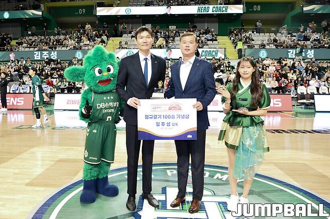 딸의 친구를 인기 아이돌 멤버로 만난 ‘100승 감독’… “잘 커줘서 고맙네요”