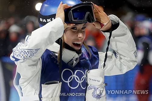 中 올림픽 '노골드' 현실 되나? …'스키 여제' 구아이링, 또 銀메달→프리스타일스키 빅에어 2위 [2026 밀라노]