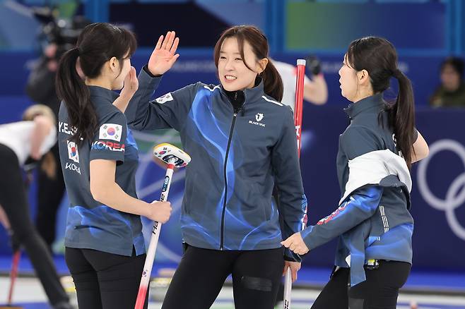 김은지 이번에도 마지막 투구로 한국 구했다···중국에 역전승, 다음 상대는 세계 1위 스위스[스경X올림픽 라이브]