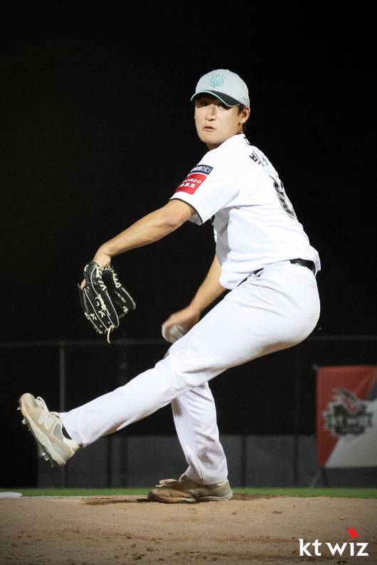 한화도 못 이긴 호주팀, 어떻게 19세 듀오가 무너트렸나…쐐기포+2이닝 완벽투에도 “더 노력하겠다” 다짐