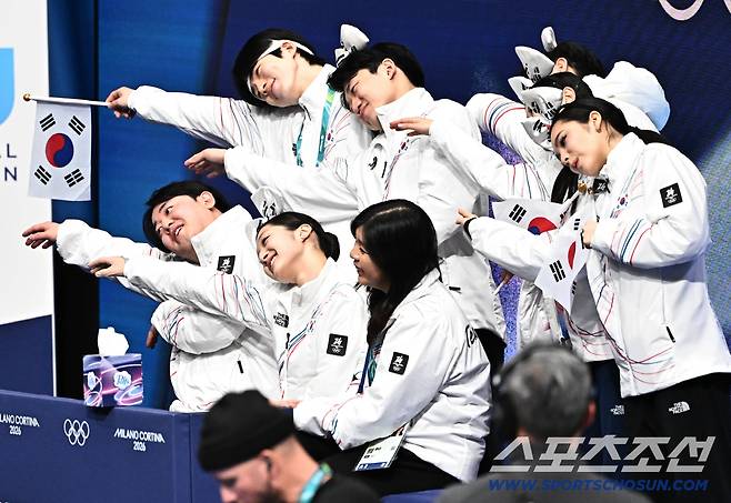 '韓 피겨 간판'→'언어 천재 인성 甲' 日 '인간토끼' 신지아에 관심 폭발…'일본 나카이와 아침 식사 대화' 대대적 보도