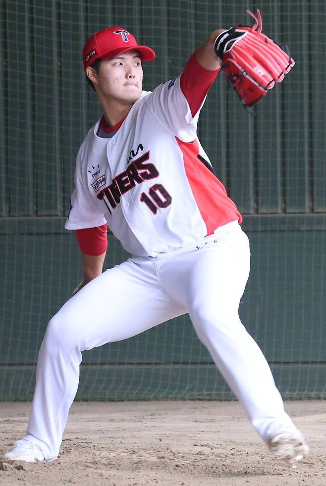 KIA 5선발은 개막 대기가 어렵다… 역설적으로 높아지는 신인왕 가능성? 10년 미래 확인하나