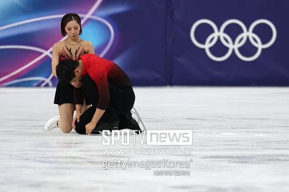 日 피겨 끝내 오열, '막판 뒤집기' 금메달→올림픽 세계 최고 기록...눈물 펑펑 “아침부터 계속 울었다”