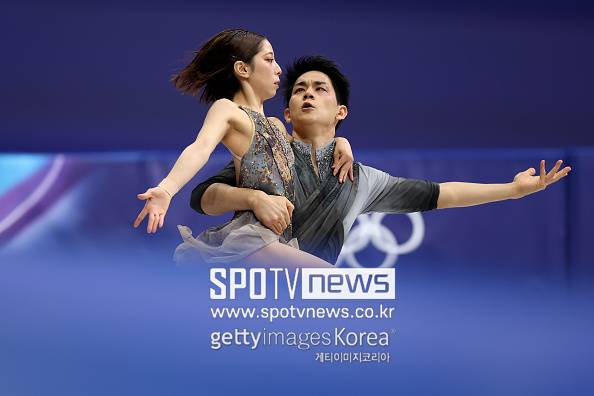 日 피겨 끝내 오열, '막판 뒤집기' 금메달→올림픽 세계 최고 기록...눈물 펑펑 “아침부터 계속 울었다”