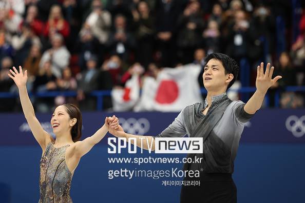 日 피겨 끝내 오열, '막판 뒤집기' 금메달→올림픽 세계 최고 기록...눈물 펑펑 “아침부터 계속 울었다”